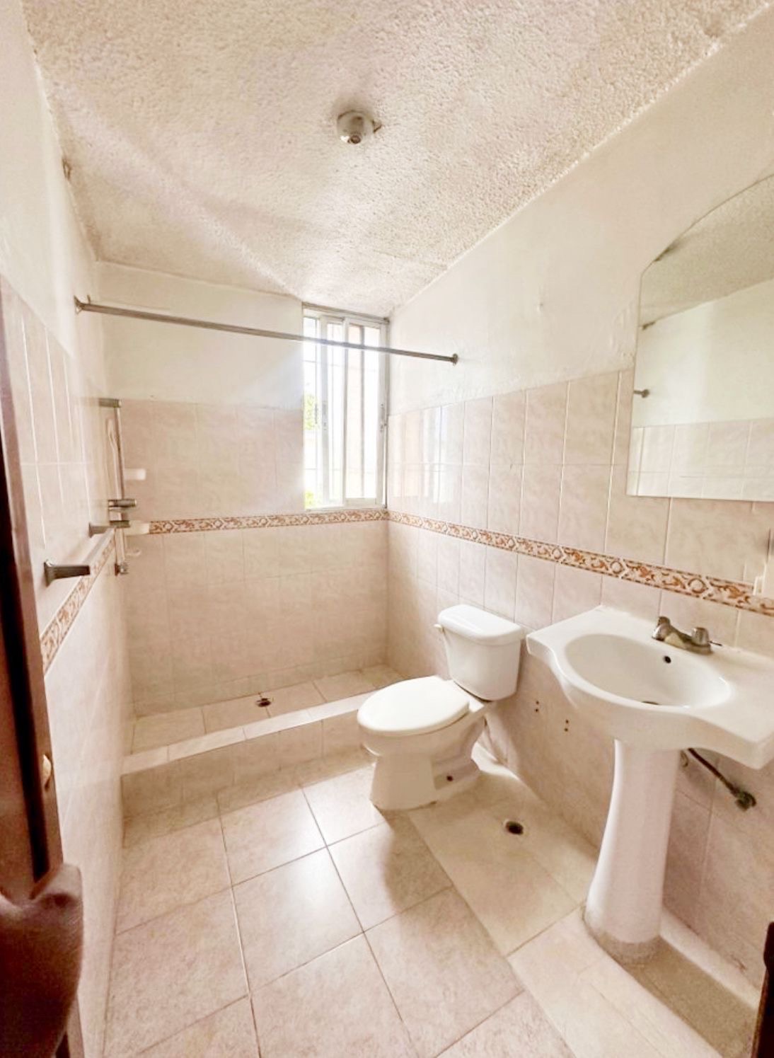 casas - casa en alquiler ideal para vivienda o negocio  1