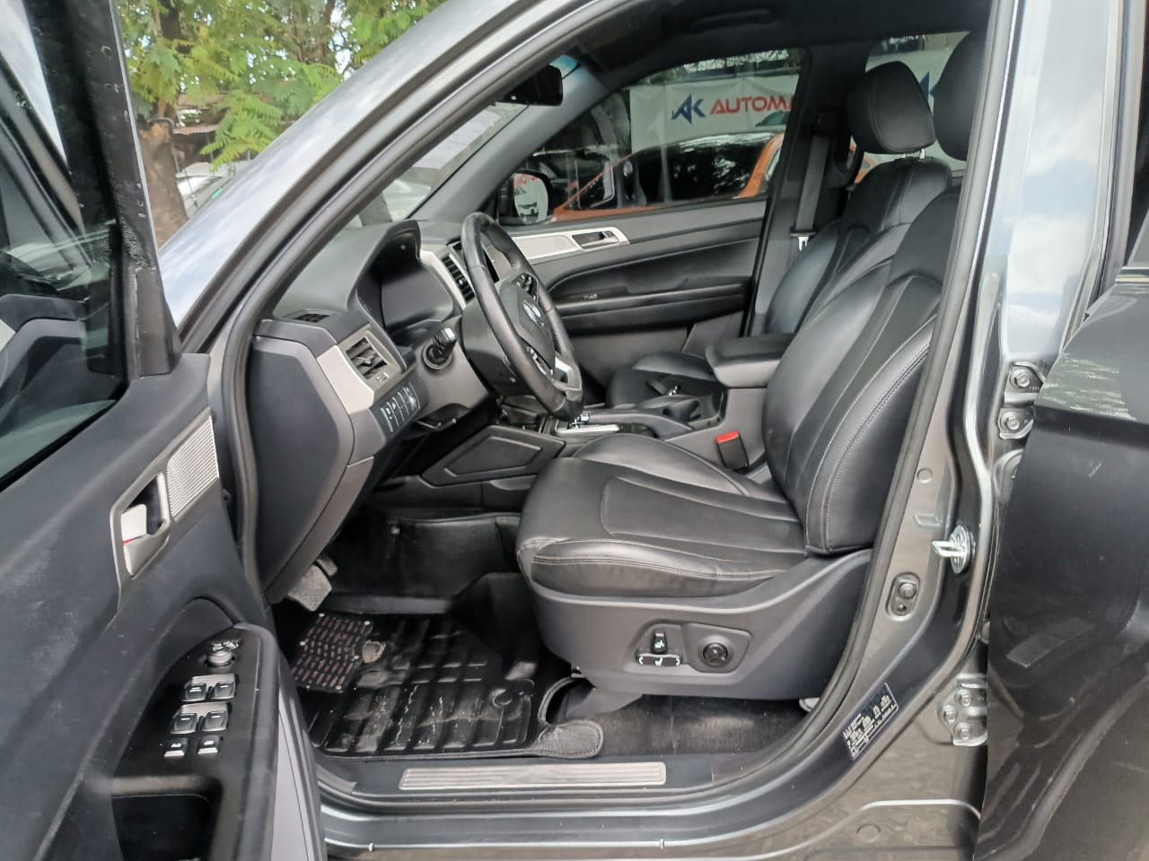 jeepetas y camionetas - KGM REXTON 2019 GRIS OSCURO DIESEL 8