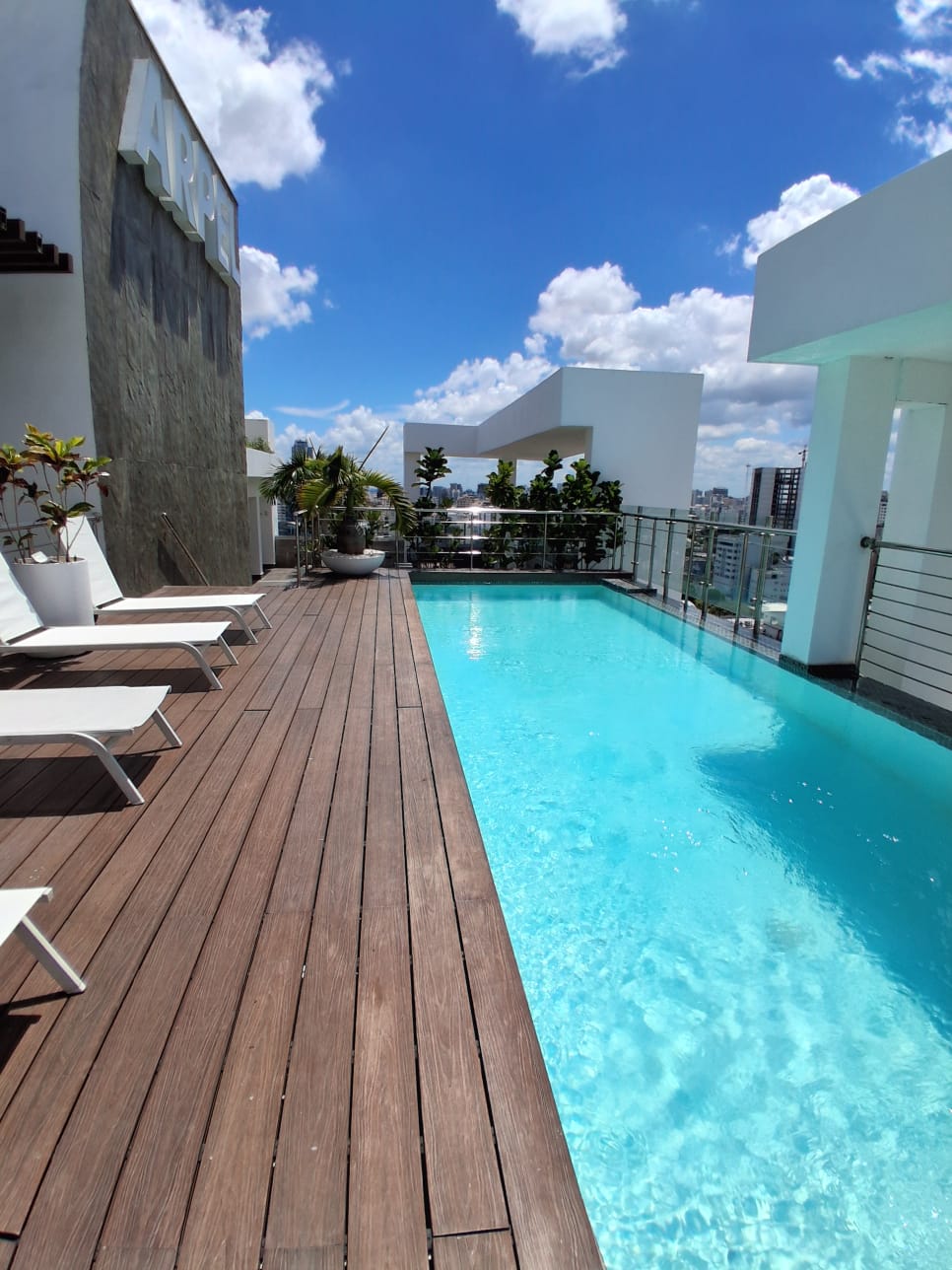 apartamentos - Apartamento Amueblado en piantini    US$ 2,400  0