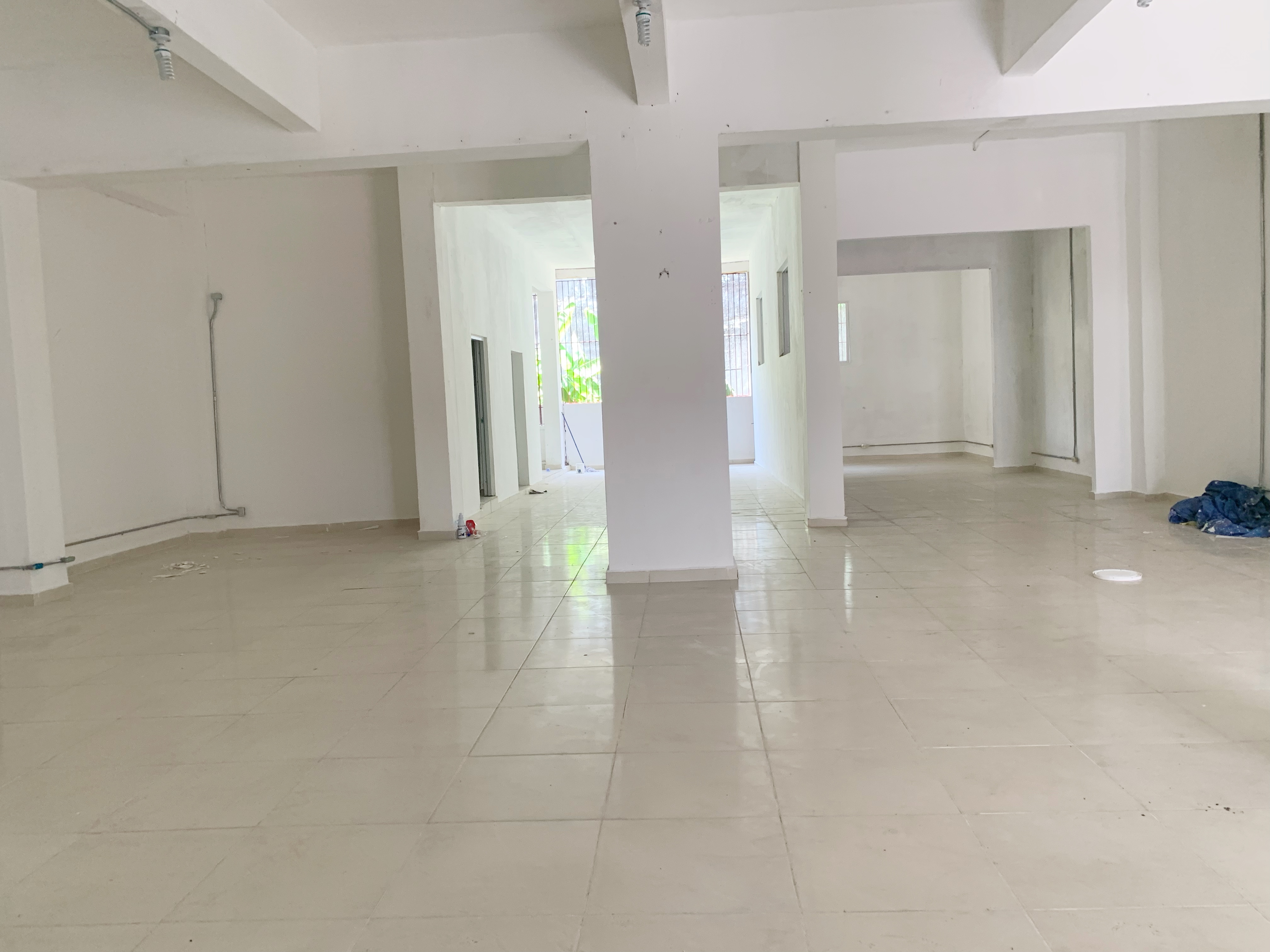 oficinas y locales comerciales - Local en la Duarte Primer nivel 4