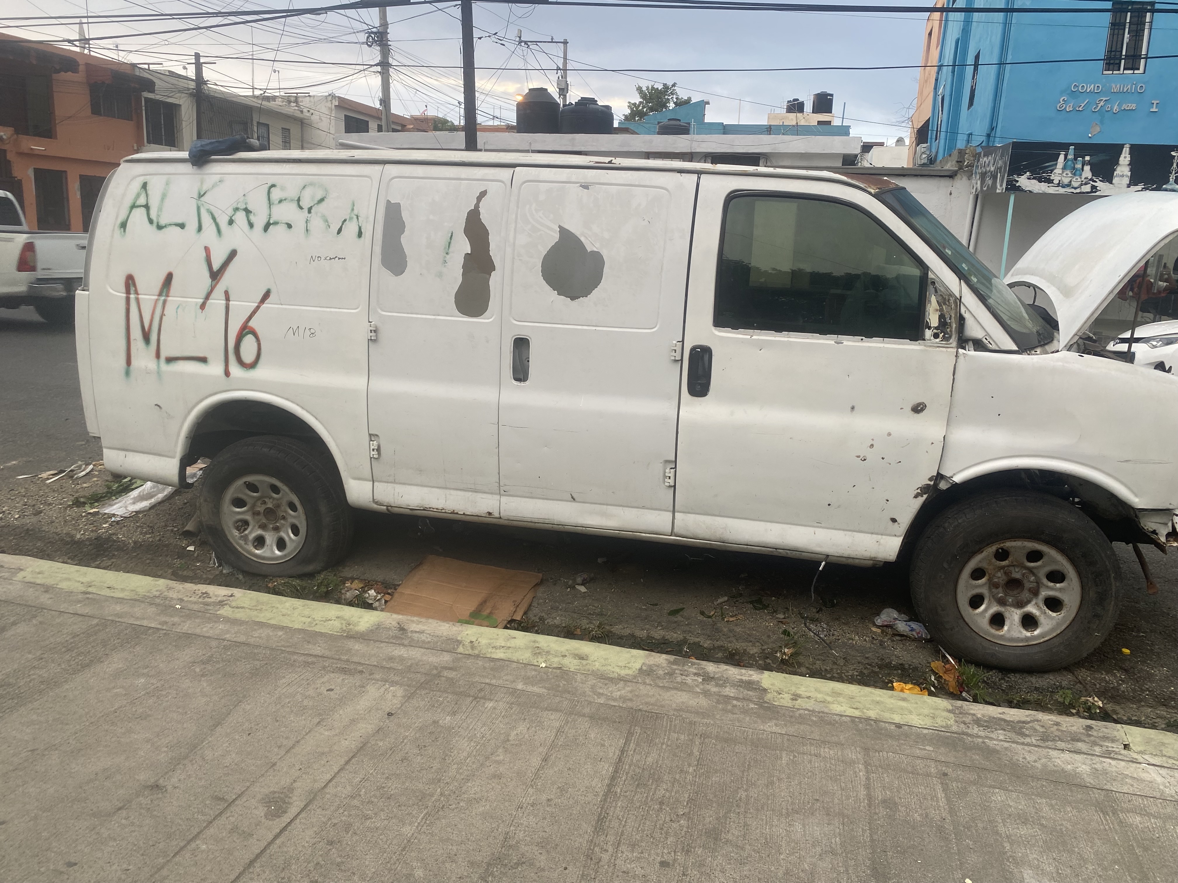 otros vehiculos - guagua chervolet 4