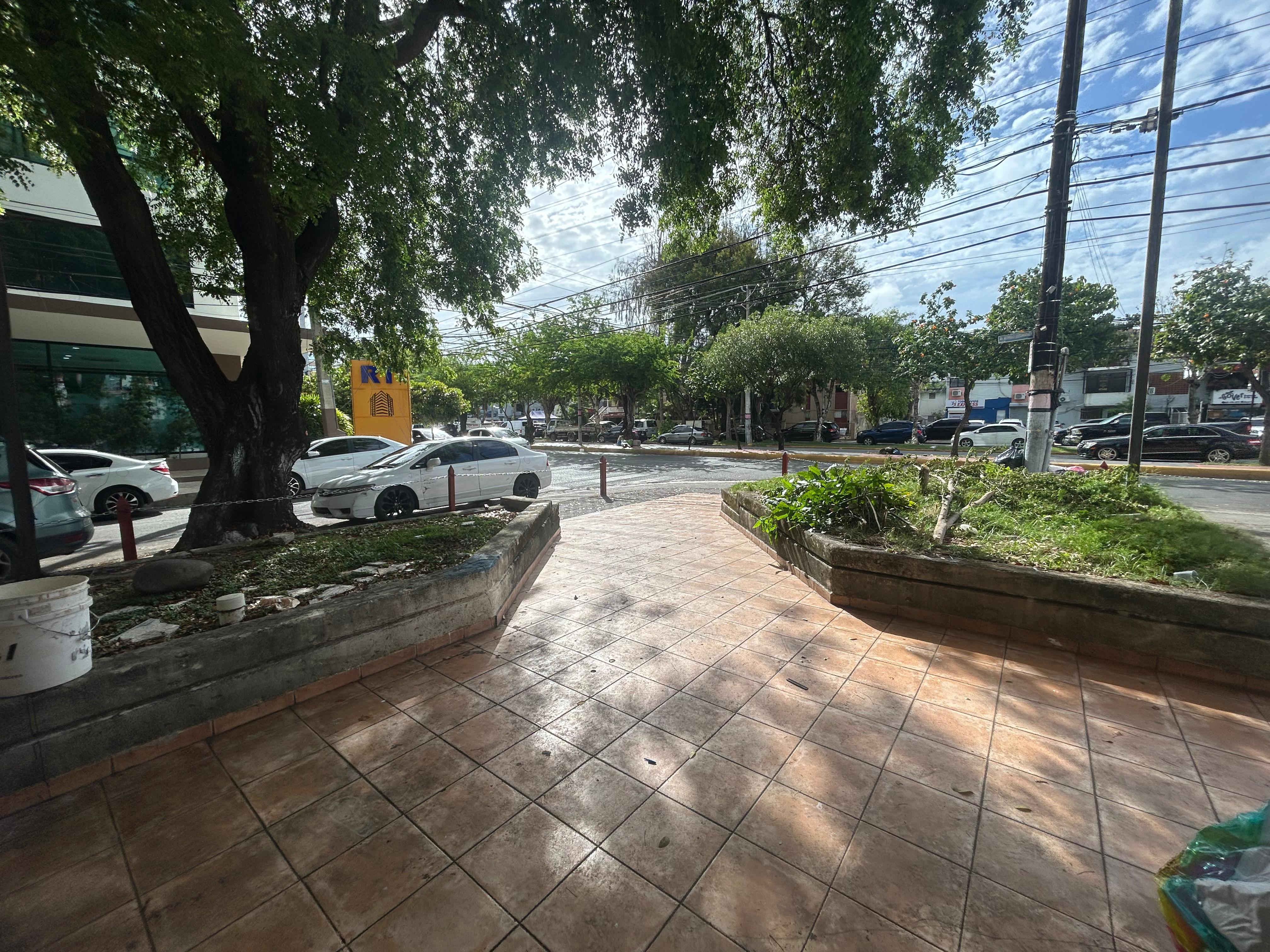 oficinas y locales comerciales - Local Comercial en Bella Vista para Reformar  5