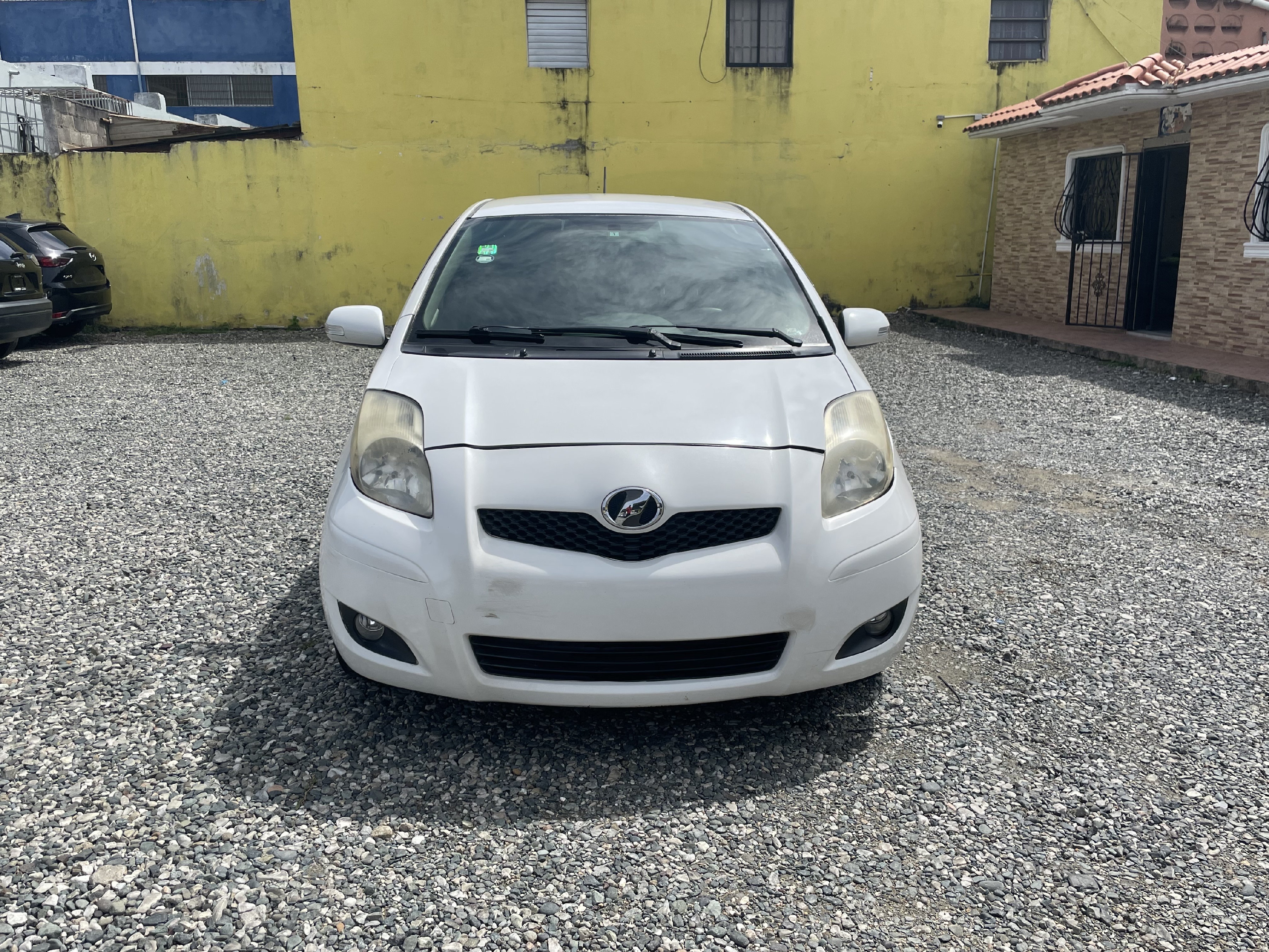 carros - Toyota Vitz 2010 1