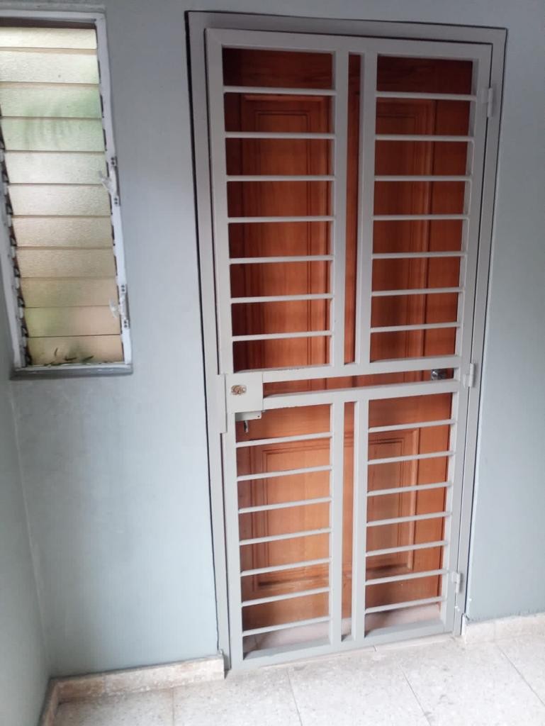 apartamentos - Se vende apartamento en Altos de Arroyo Hondo primer piso 8