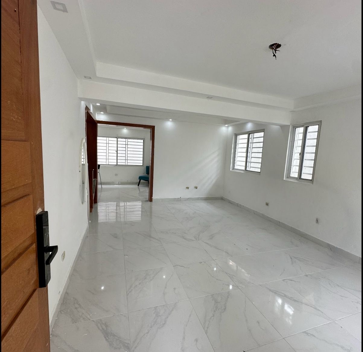 casas - Casa en alquiler de tres niveles! 🏡, Jacobo Majluta – Santo Domingo Norte.
 3