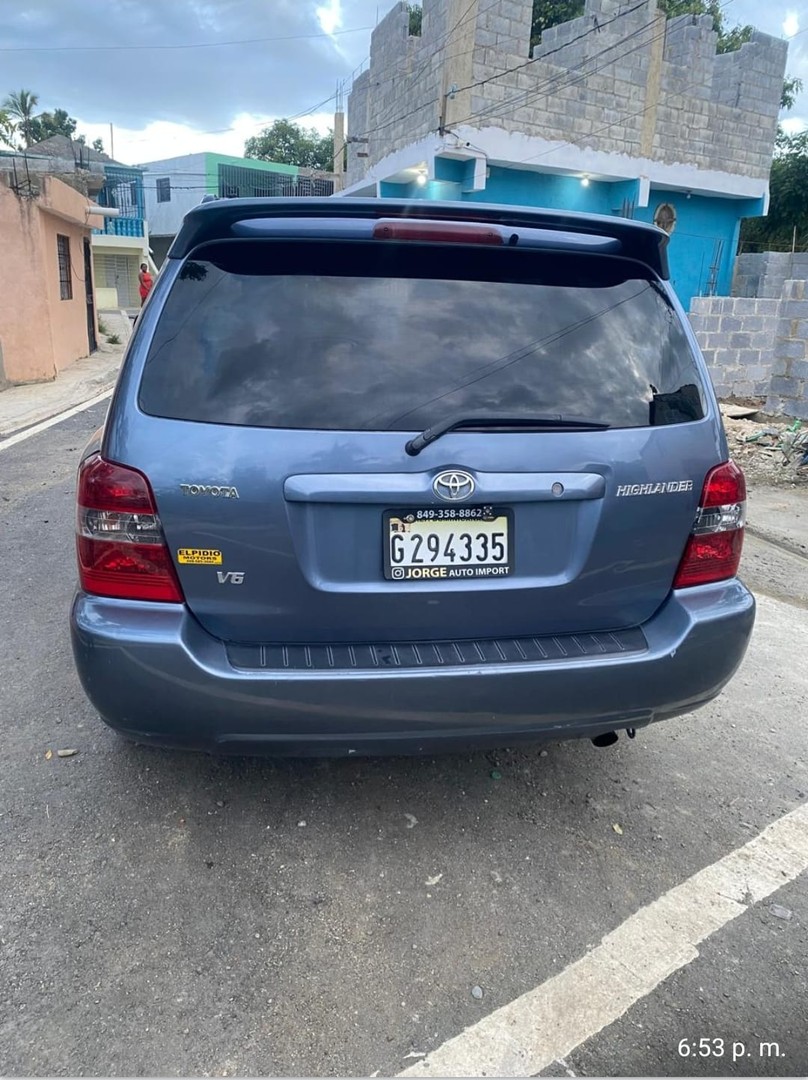 jeepetas y camionetas - Se vende Toyota Highlander 2007 580 mil negociable nueva para su Año  4
