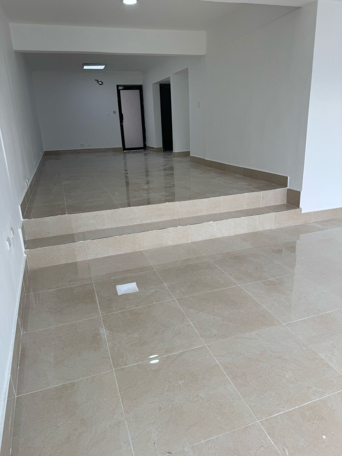 oficinas y locales comerciales - Local en Alquiler en Avenida Los Proceres!  9