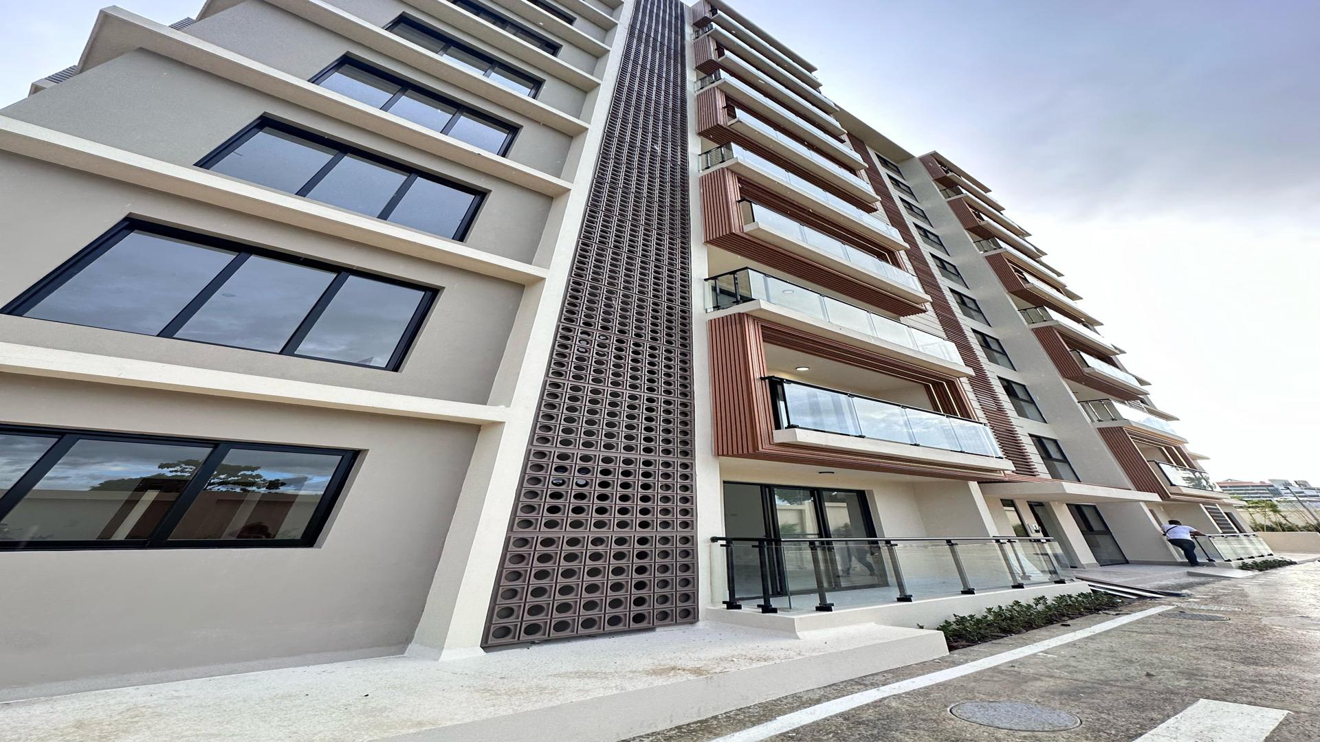 apartamentos - Apartamento de Venta-Torre con Piscina, en la Entrada de Santiago. 0