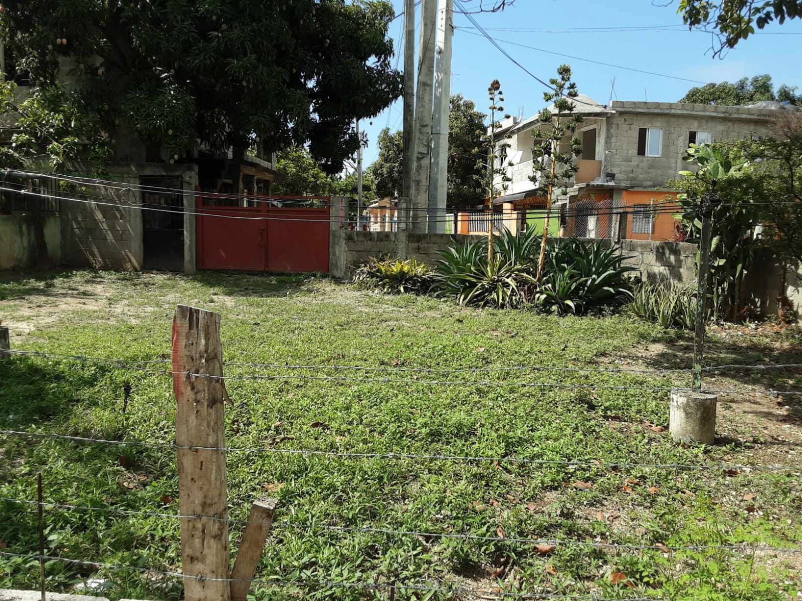 casas - SE VENDE CADA DE 2 NIVELES + 2 SOLARES EN NIGUA 3
