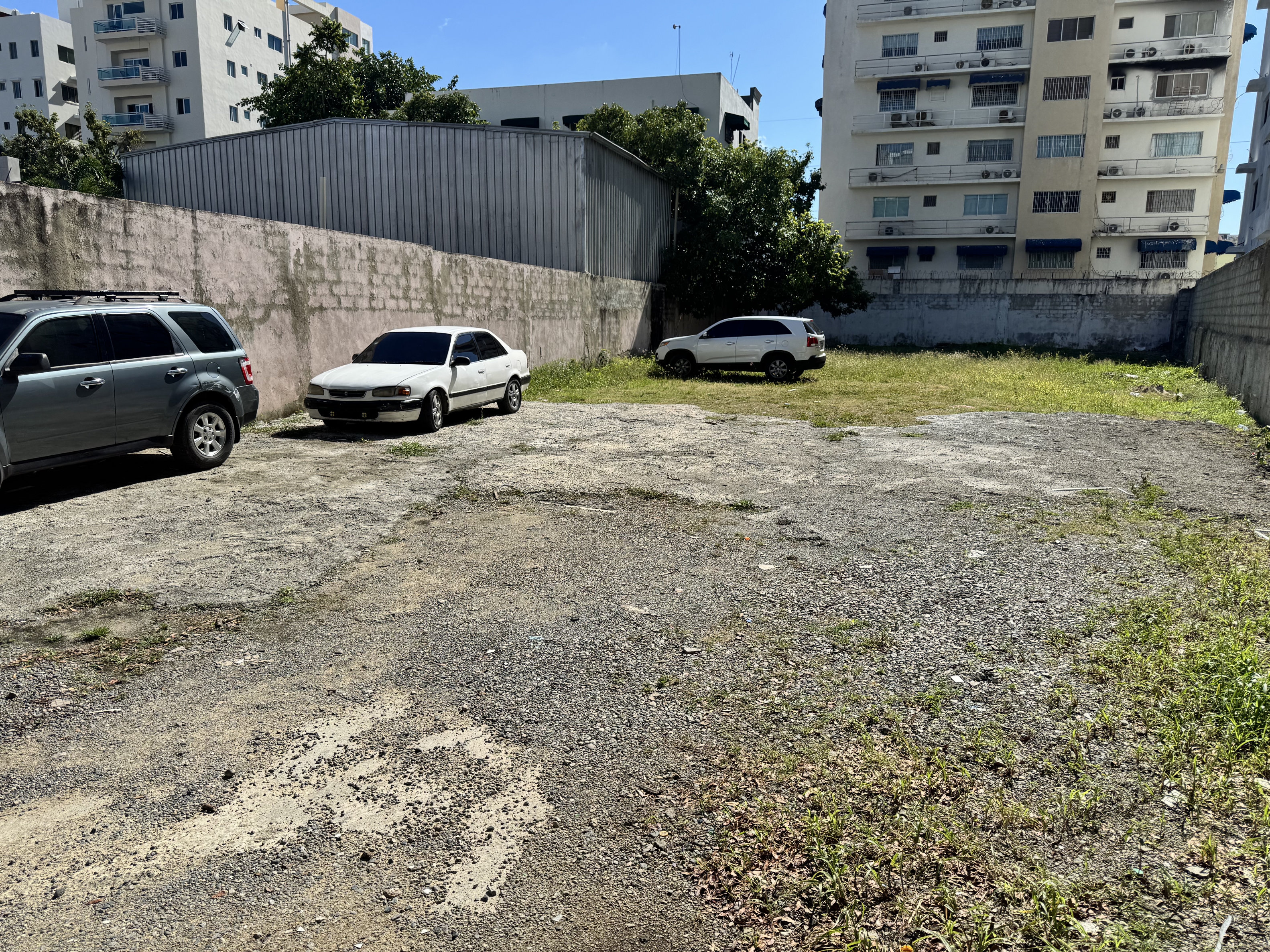 solares y terrenos - solar bella vista centro en alquiler ideal para deelers y food trucks 0