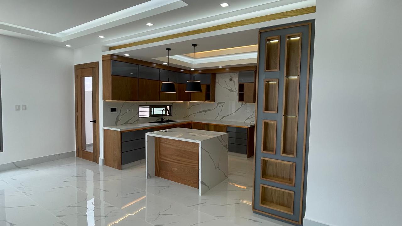 apartamentos - Casa en Proyecto Cerrado, Llanos de Gurabo
