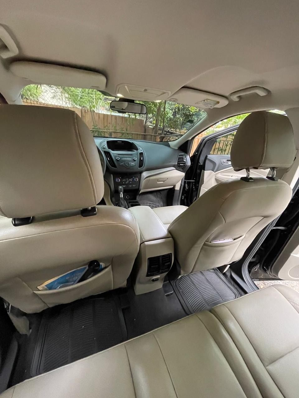 jeepetas y camionetas - Vendo Ford 2017 650,000 negociable 6