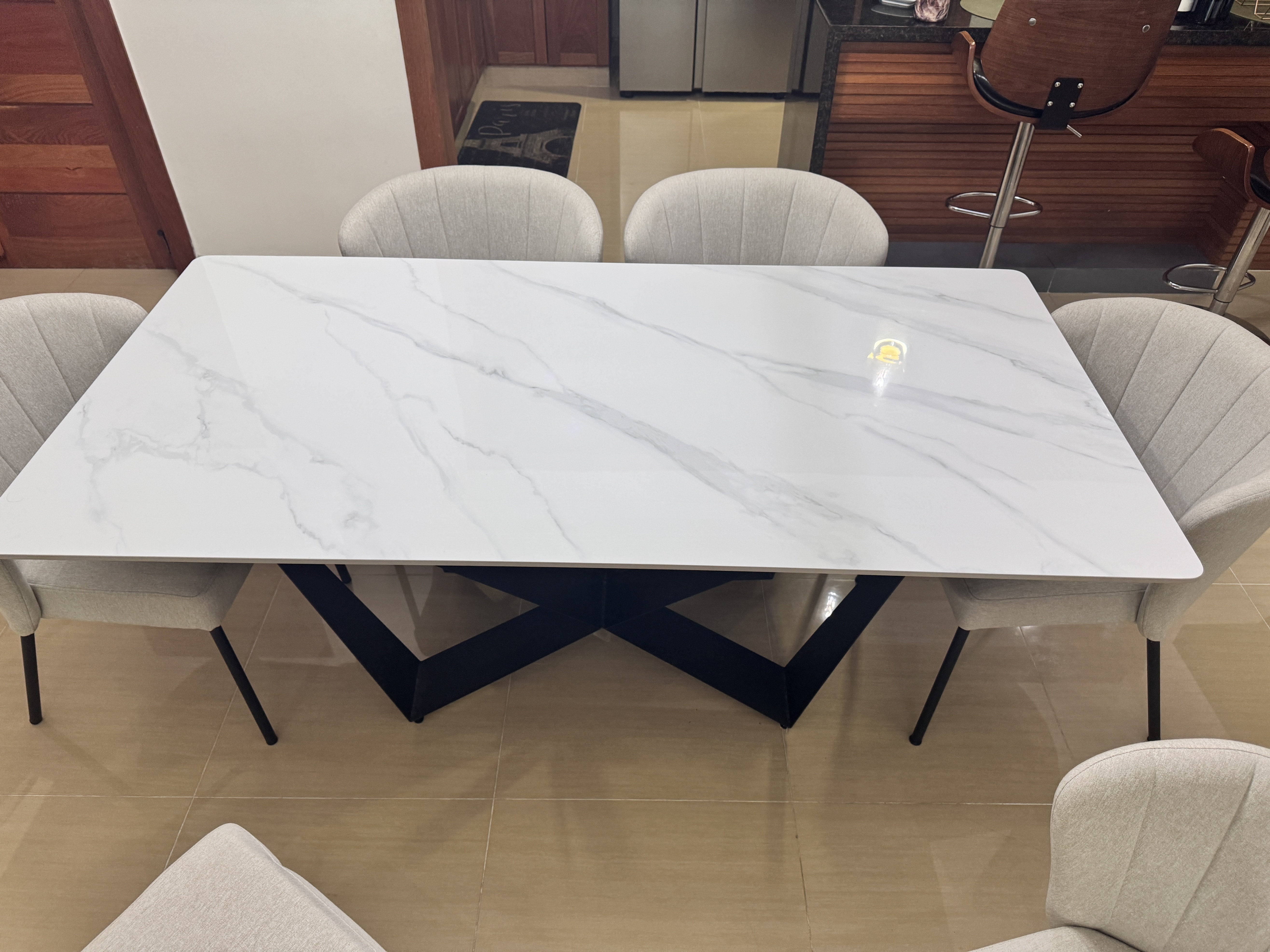 muebles y colchones - Comedor tope tipo marmol y base de metal negro con 6 sillas 9/10 3