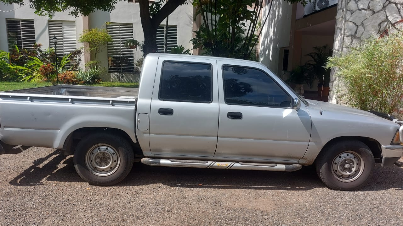 jeepetas y camionetas - toyota hi lux  1992 2