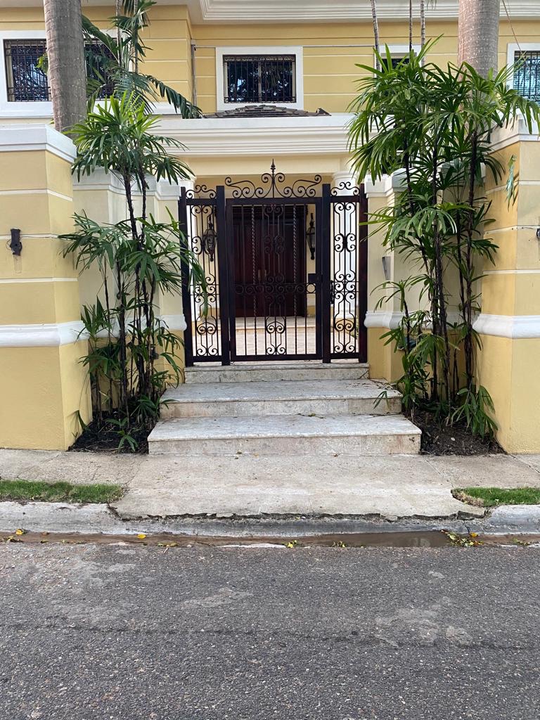 casas - Venta de casa en las praderas con 850mts Distrito Nacional 