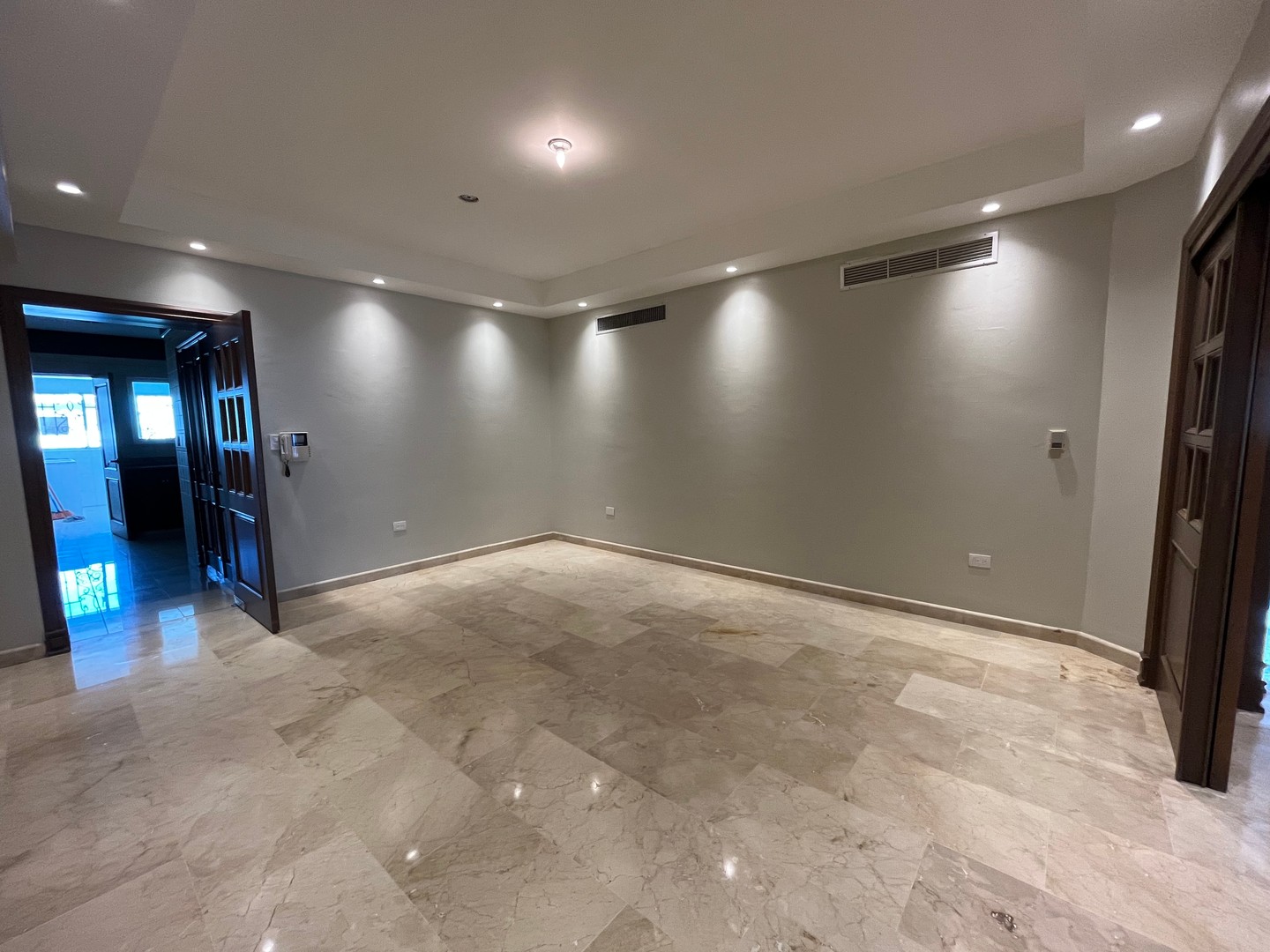 apartamentos - Apartamento En Alquiler En Piantini De Tres Habitaciones + Estudio 3