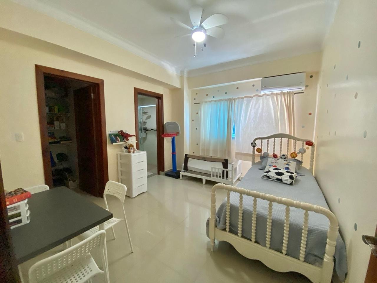 apartamentos - Excelente ubicacion en el sector Renacimiento, 
201 metros en quinto piso  5