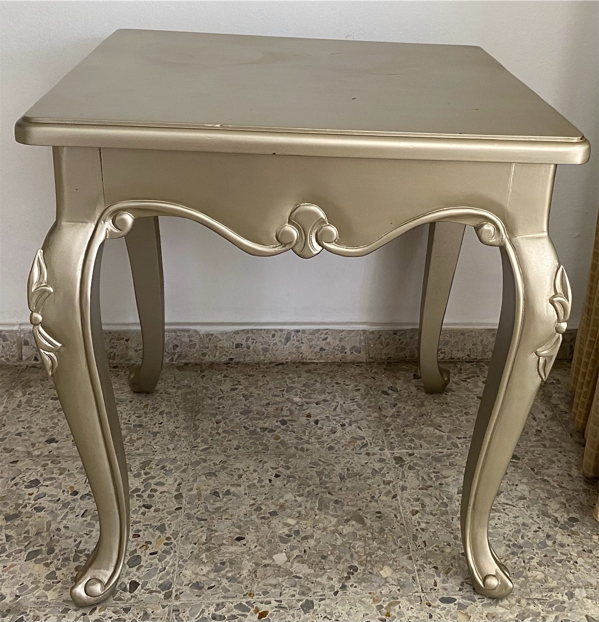 muebles y colchones - Mesa lateral en caoba con técnica 
21”x21” 0