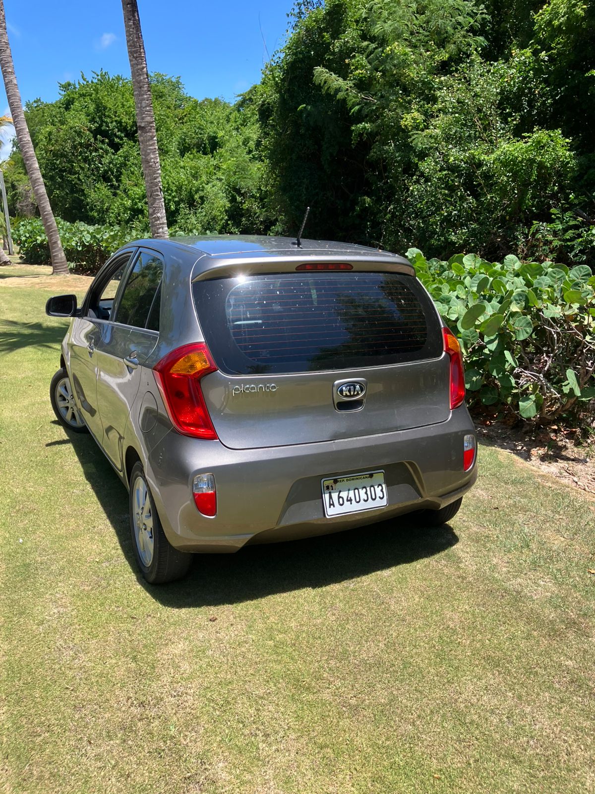 carros - Extranjero vende picanto 1