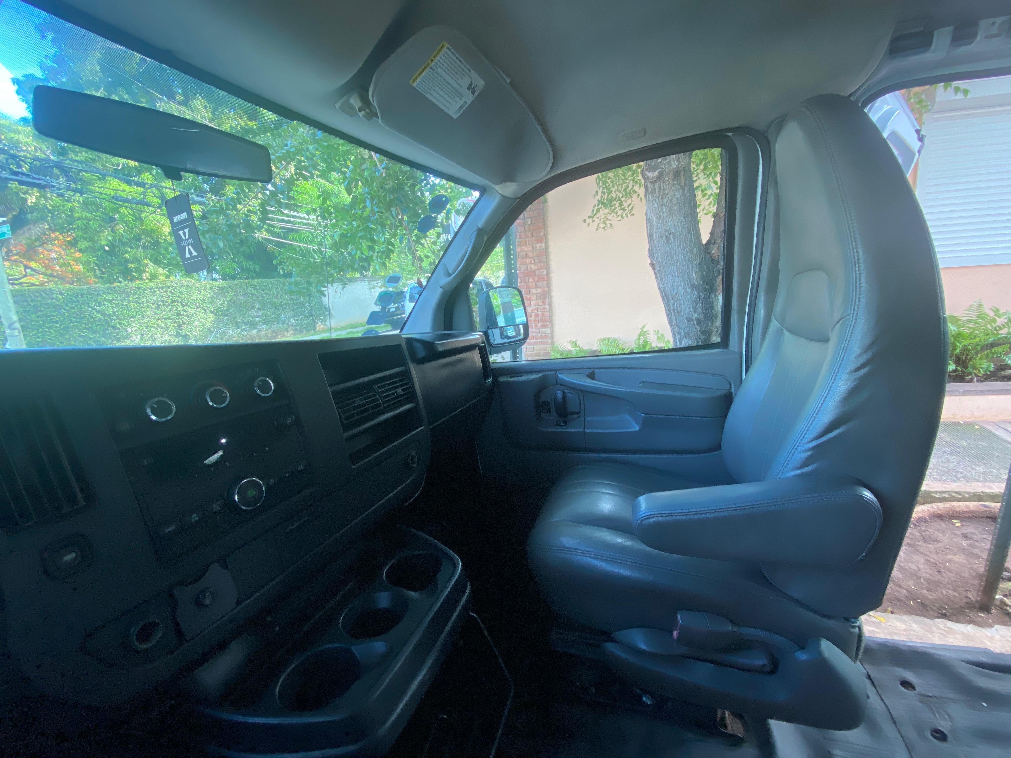 otros vehiculos - Vendo Chevrolet Express - Financiamient Disponible 3