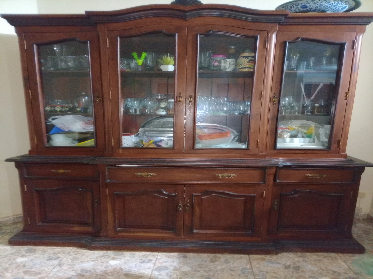 muebles y colchones - En venta : Comedor de 6 sillas y vitrina en caoba, excelente precio 0