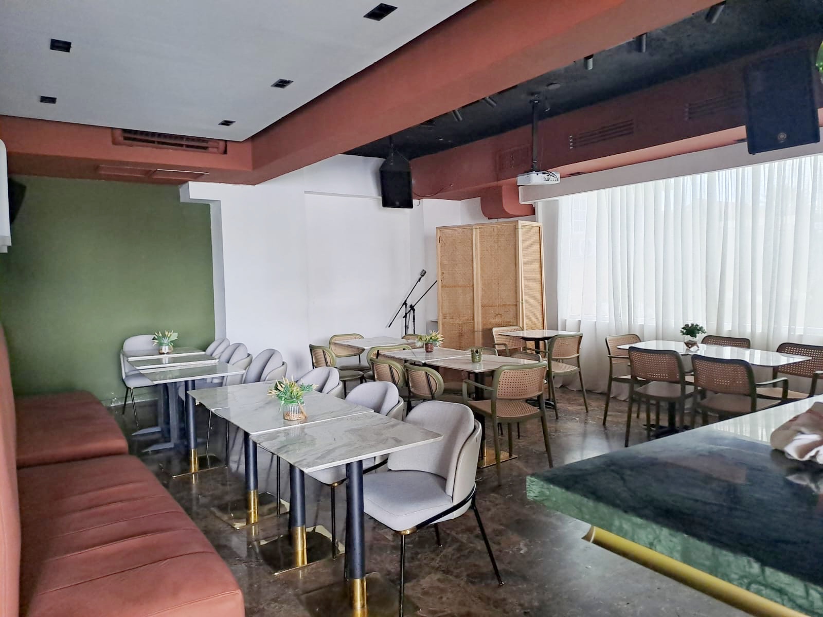 oficinas y locales comerciales - Local céntrico en los Prados 6