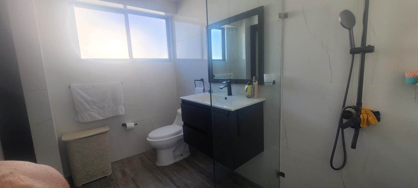 casas vacacionales y villas - villa super moderna en línea de playa en Juan Dolio de 450 mt2  9