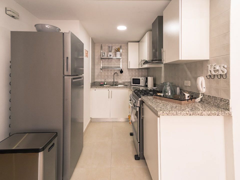 apartamentos - Se alquila apartamento  amueblado con piscina y Gym en Evaristo Morales 2