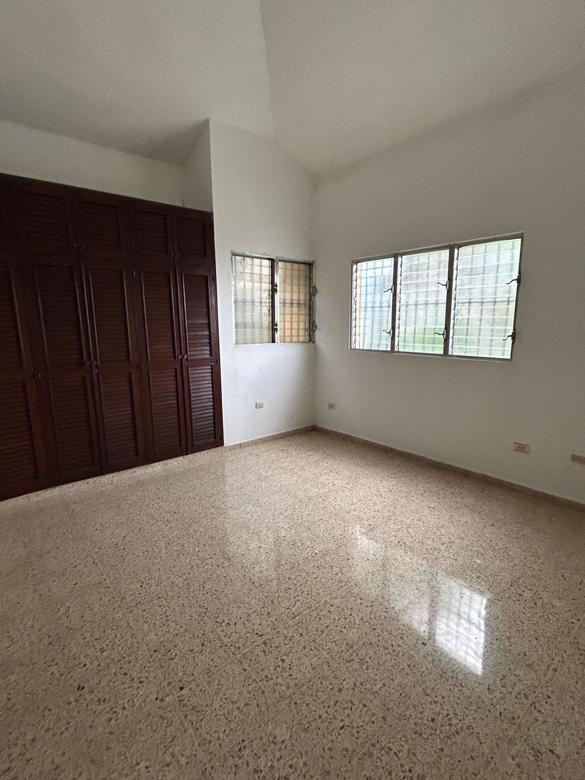 casas - ¡EN VENTA! 🏡✨ Casa de 2 niveles en Los Restaurado 5