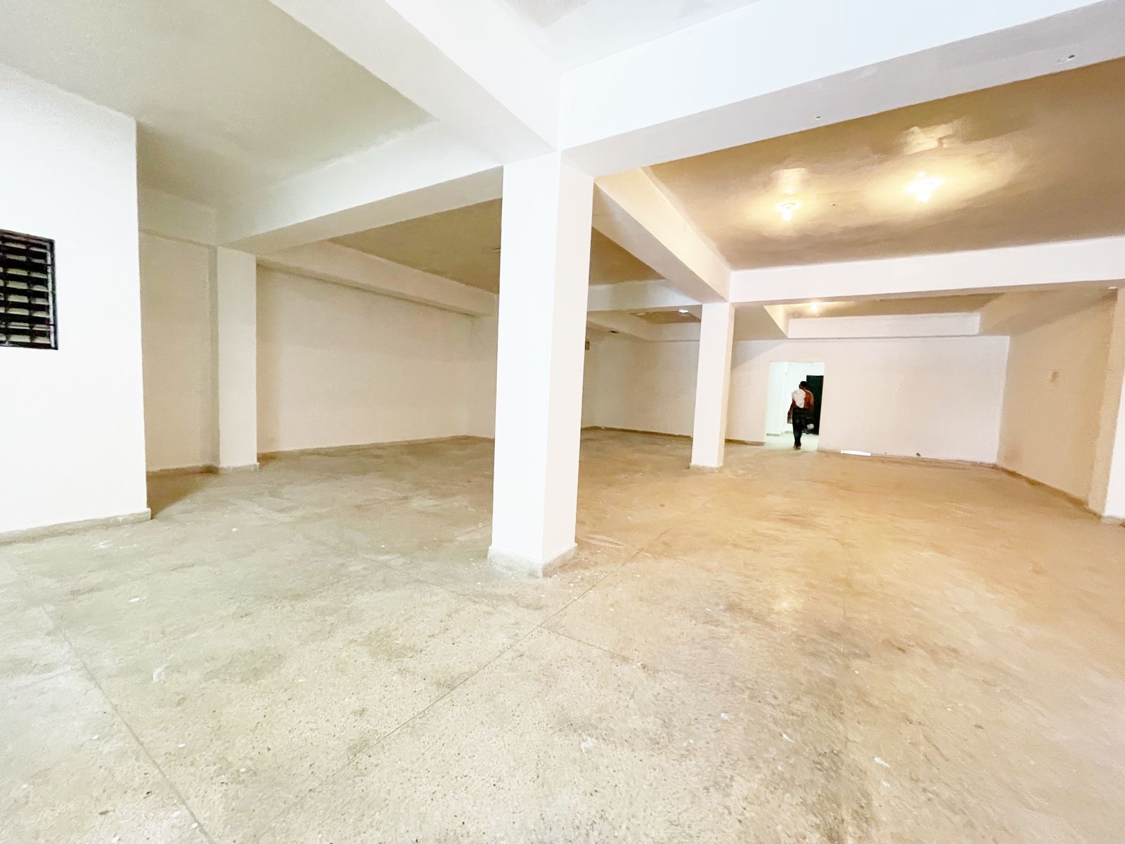 oficinas y locales comerciales - Alquiler local amplio primer nivel  5