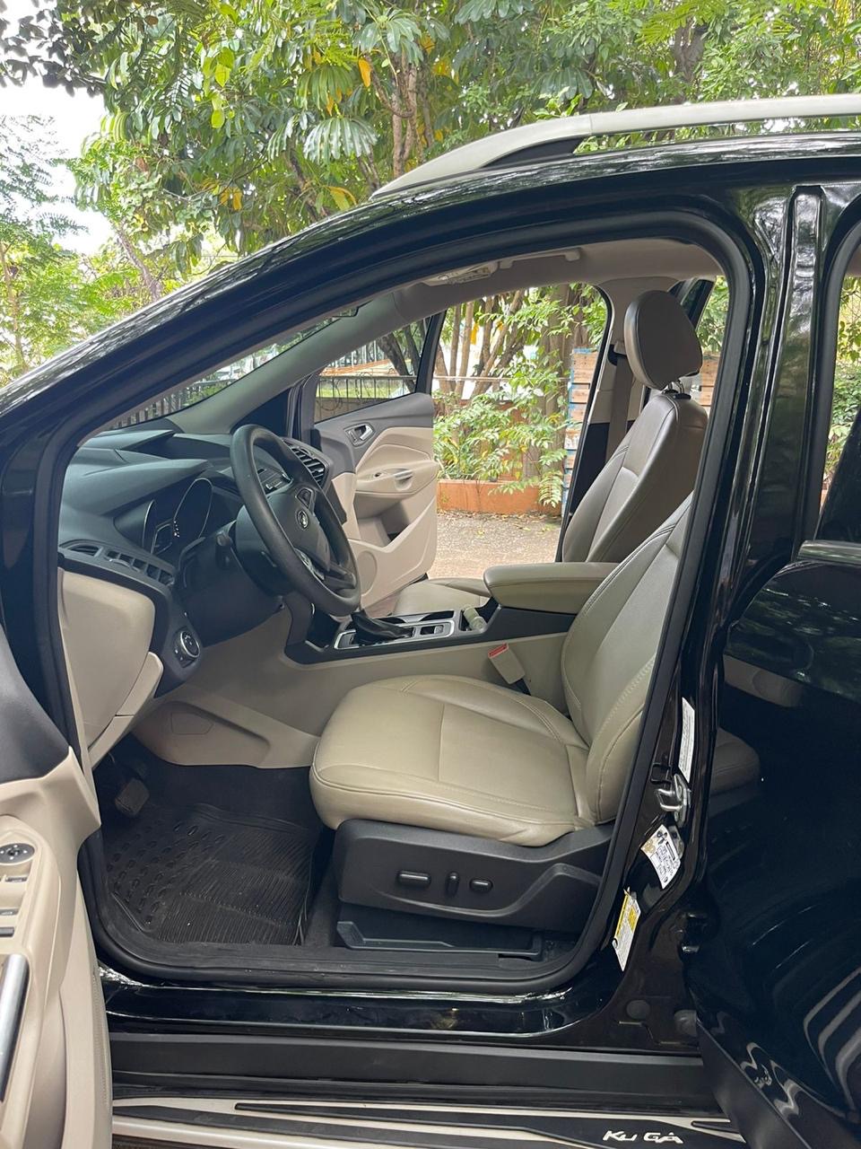 jeepetas y camionetas - Vendo Ford 2017 650,000 negociable 3