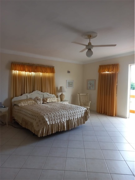 casas - Venta de casa en tropical del este con piscina y 561mts Santo Domingo 2