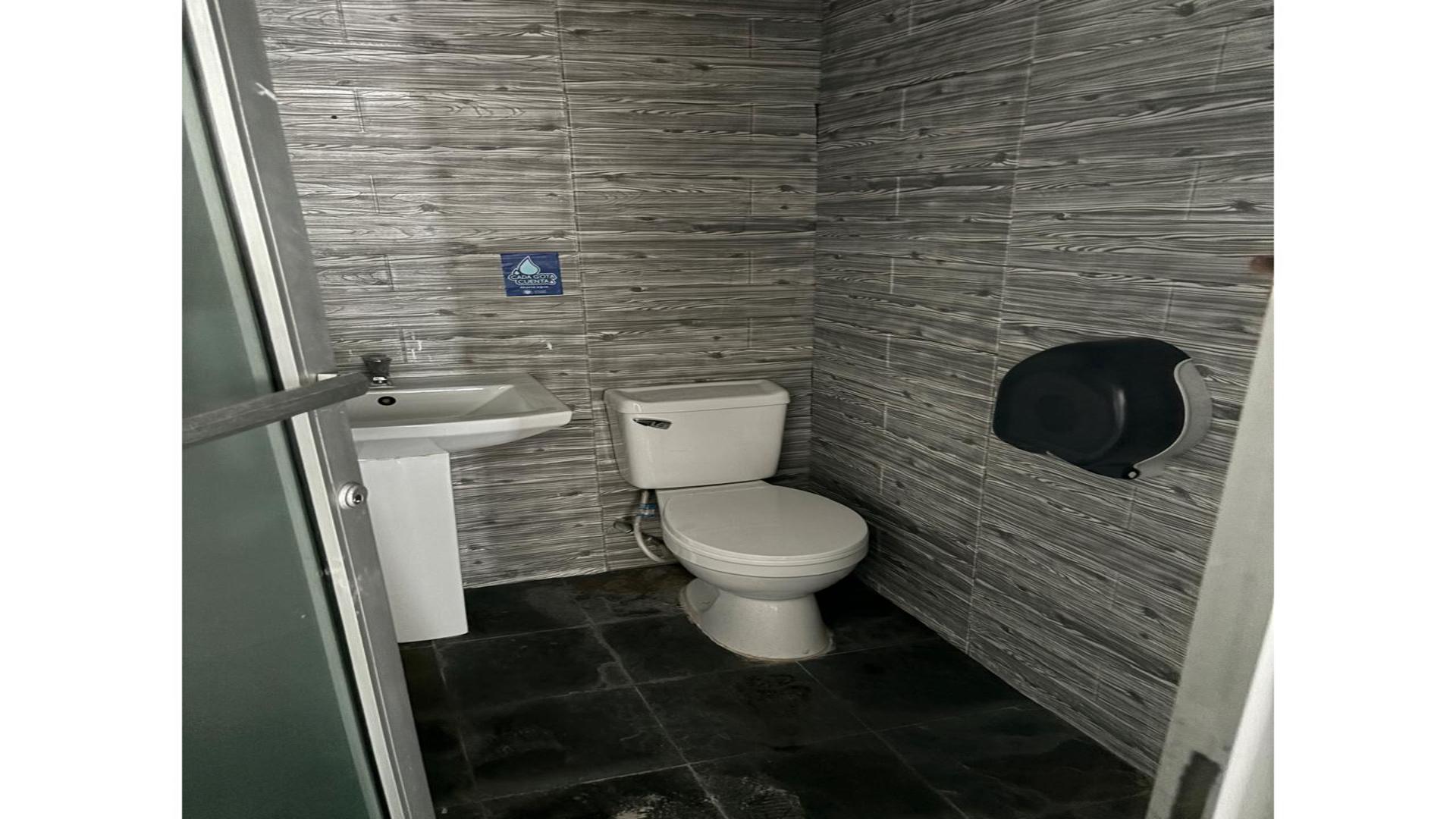 oficinas y locales comerciales - Alquiler Local Comercial Naco 1er Piso 136 Mts 1