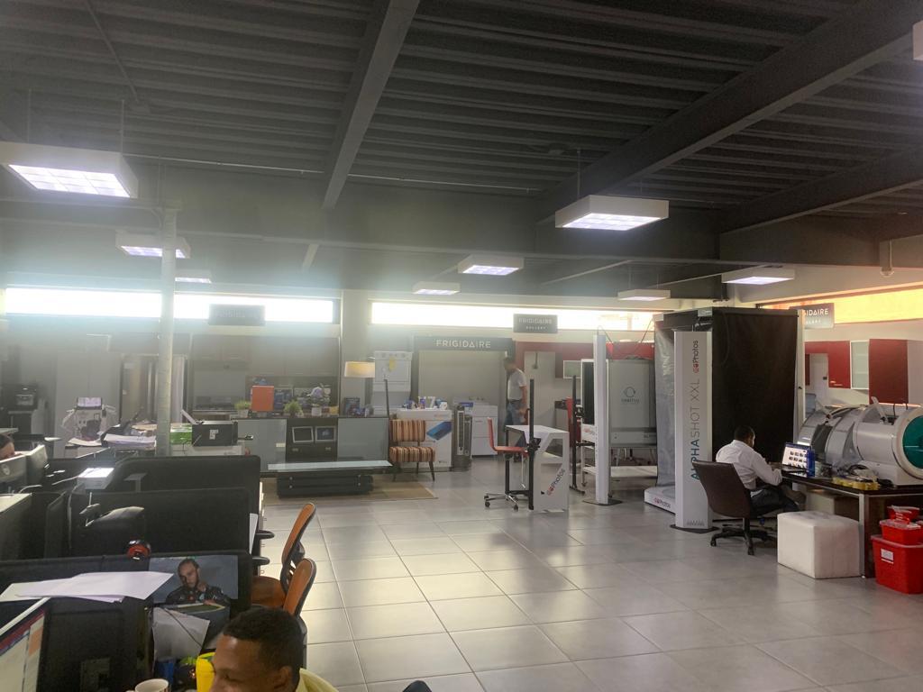 oficinas y locales comerciales - Local comercial en alquiler en Paraíso 3