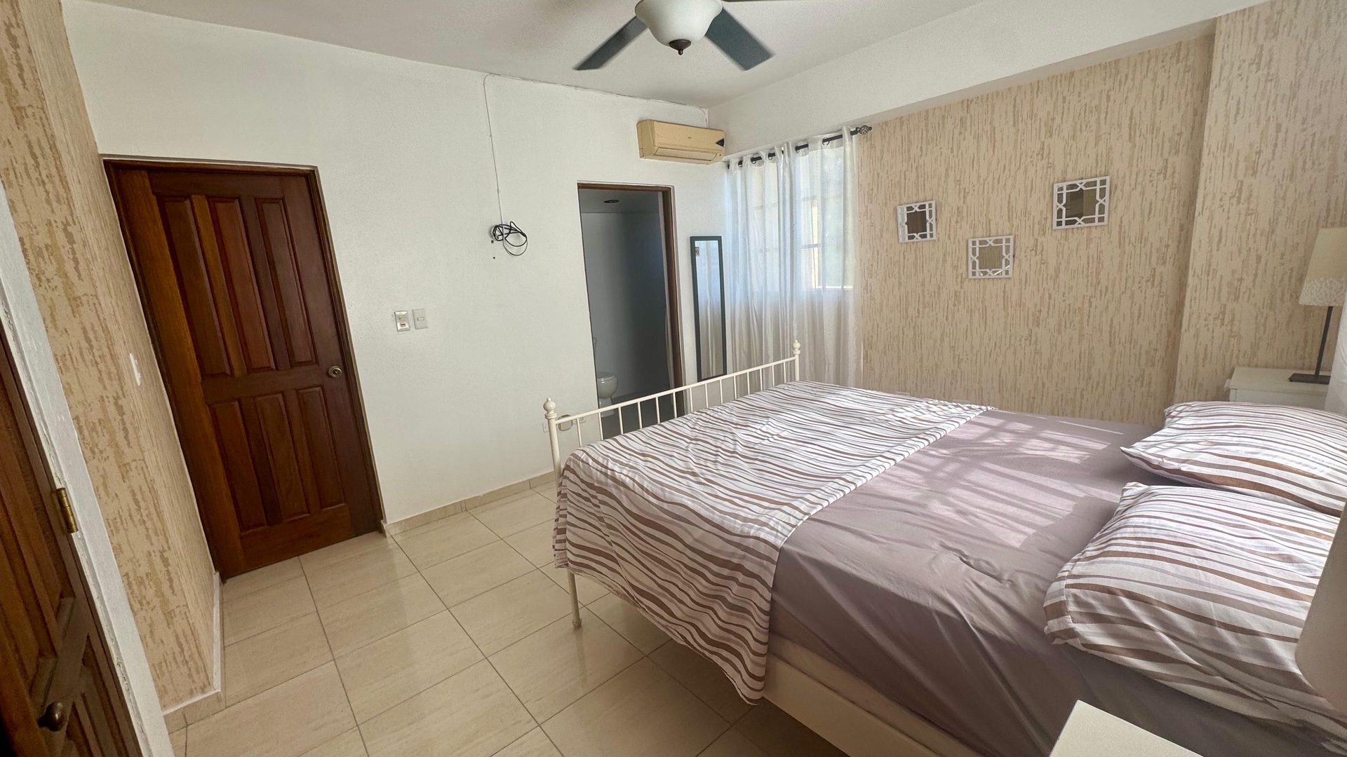 casas - SE VENDE AMUEBLADO  Edificio Torre G-33 avenida bolivar Santo Domingo 2