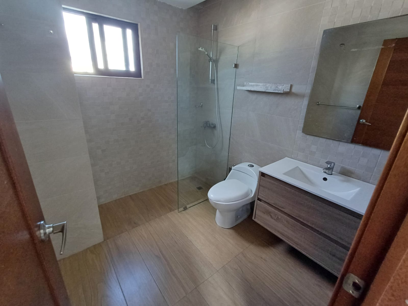 apartamentos - Alquiler de apartamento familiar moderno con área  0