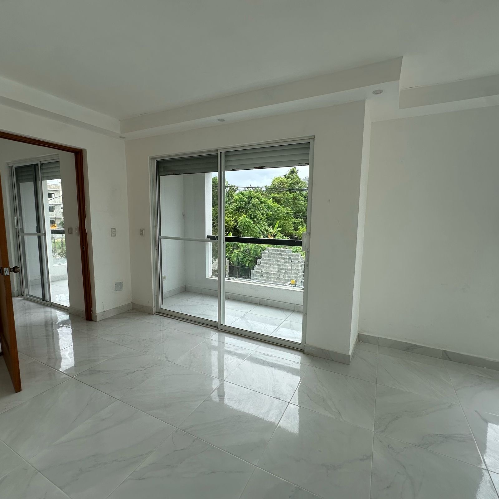 casas - Casa en alquiler de tres niveles! 🏡, Jacobo Majluta – Santo Domingo Norte.
 1