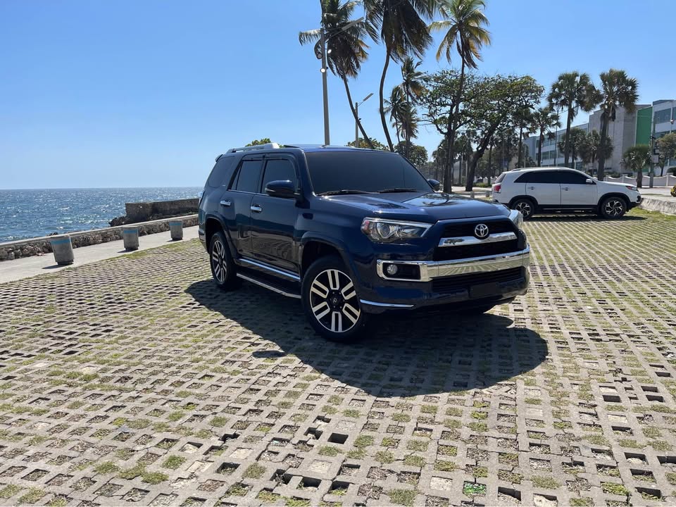 jeepetas y camionetas - TOYOTA 4RUNNER LIMITED 2019 0