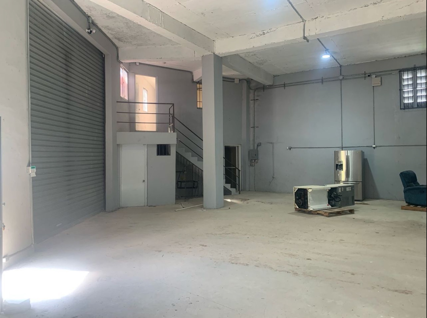 oficinas y locales comerciales - Nave en la Urb. Engombe 0
