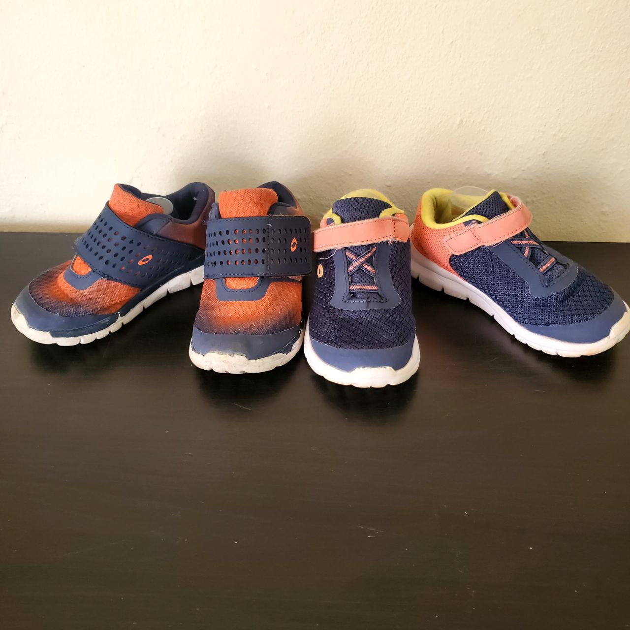 ropa y zapatos - 2 Pares de zapato tenis niña size 8. TODO por $300