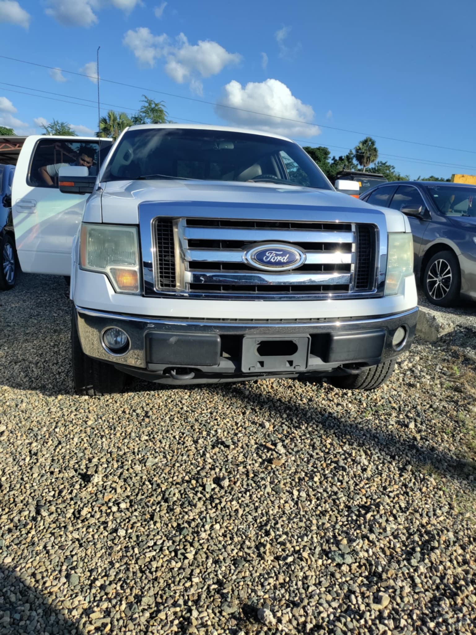 camiones y vehiculos pesados - ford f150 2010 con 83,000 millas en exelentes cond 1