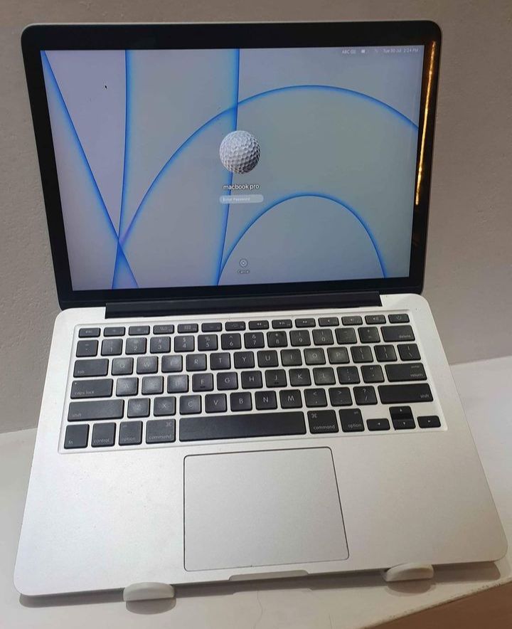 computadoras y laptops - Laptop MacBook Pro 2015, pant Retina 13,3'', 128GB, 8GB RAM, Core i5 como nueva
