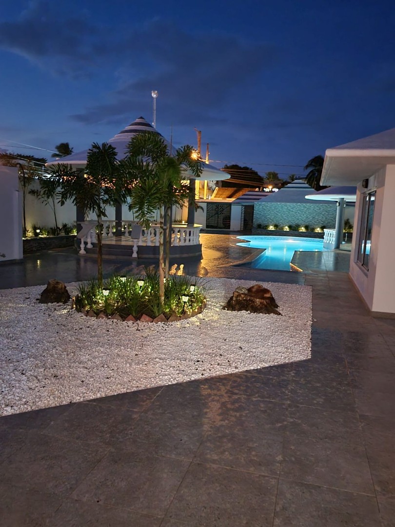 casas - Casa con Piscina en La Vega  0