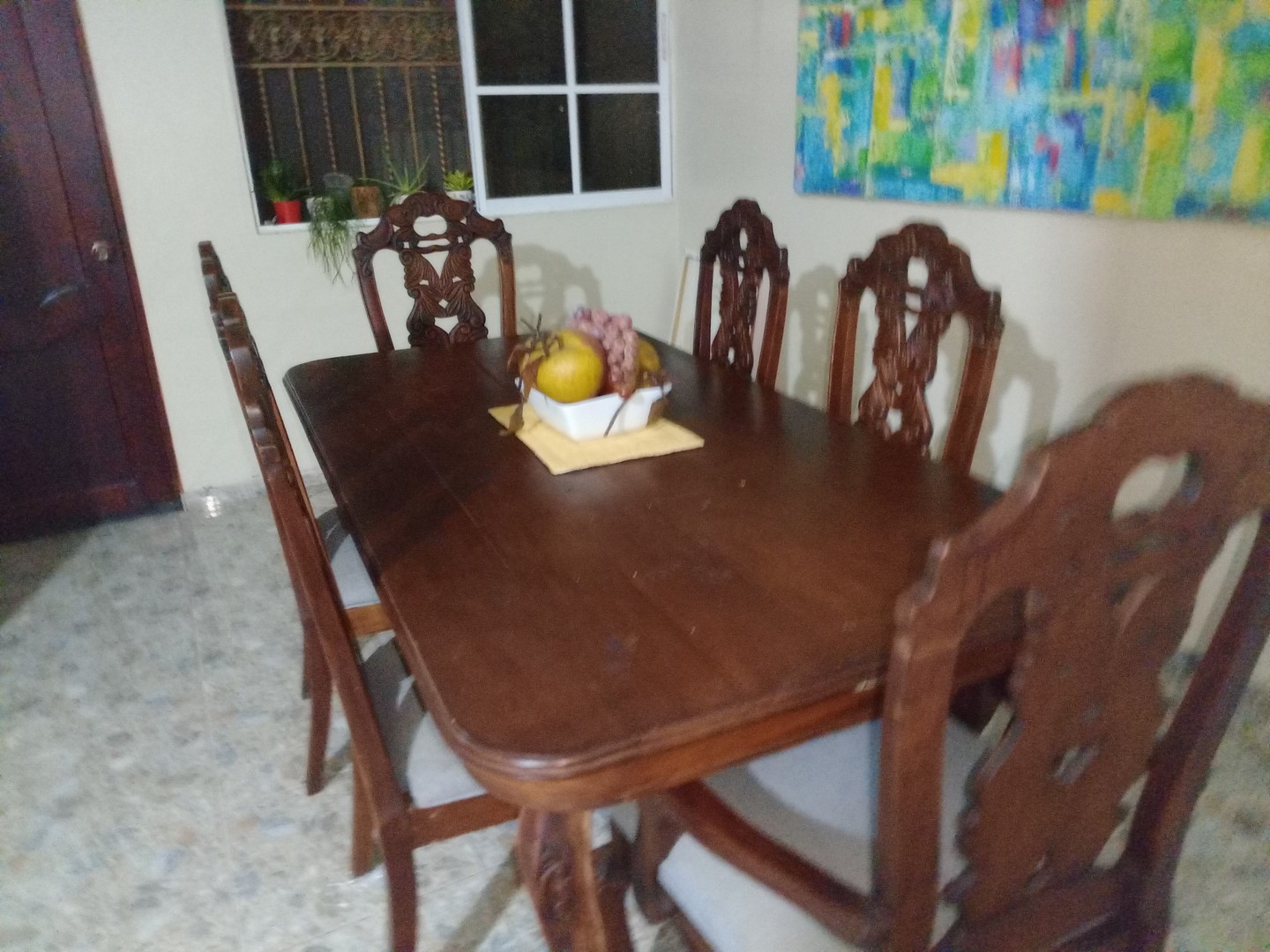 muebles y colchones - En venta : Comedor de 6 sillas y vitrina en caoba, excelente precio 1