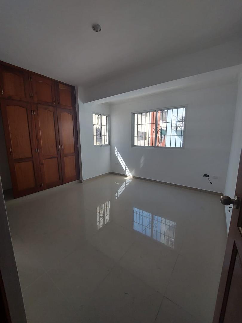 apartamentos - ¡MIRADOR NORTE! IMPECABLE CLÁSICO APARTAMENTO AMPLIAS HABITACIÓNES BUEN UBICADO 8