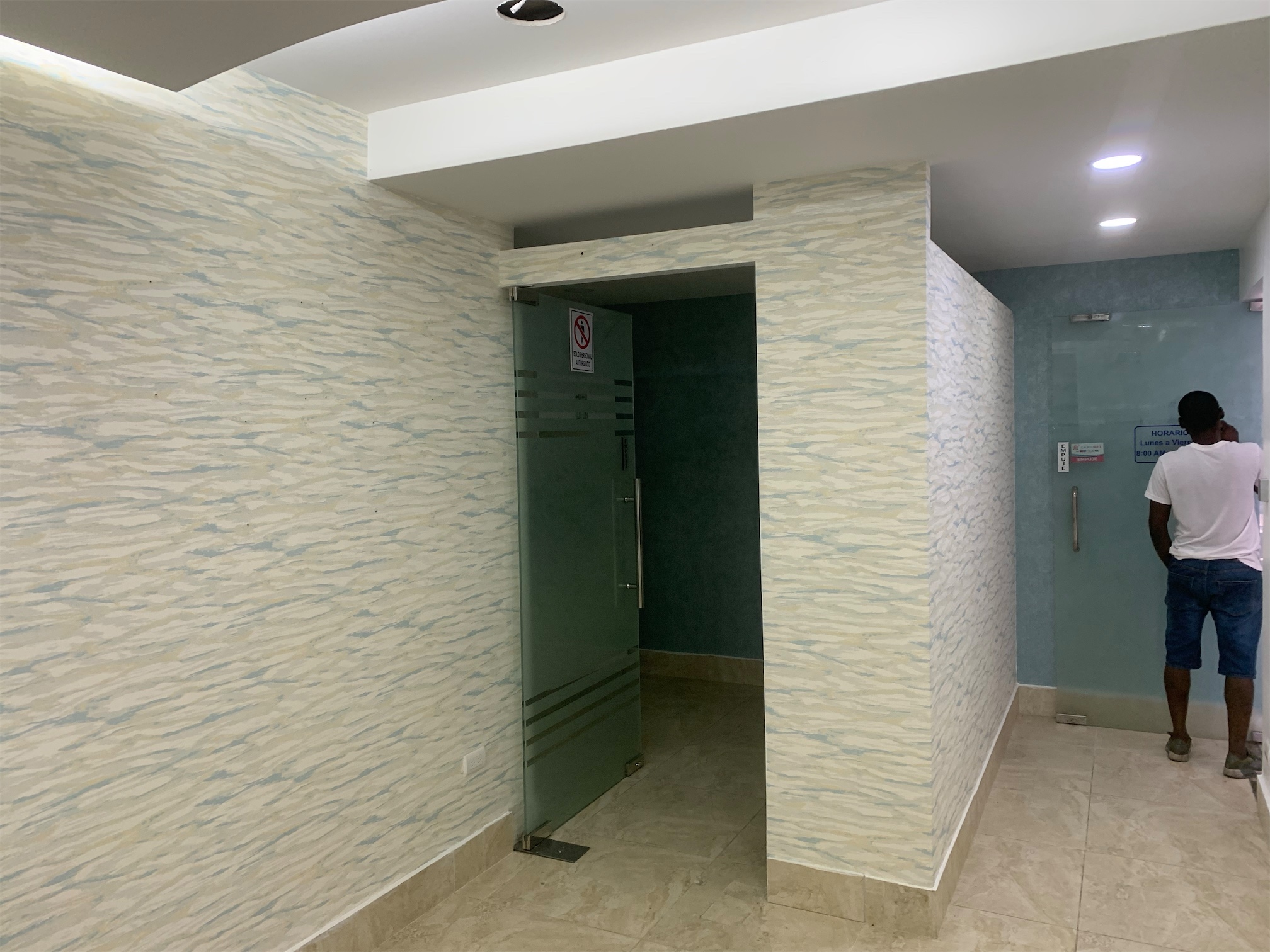 oficinas y locales comerciales - Local en primer nivel 2