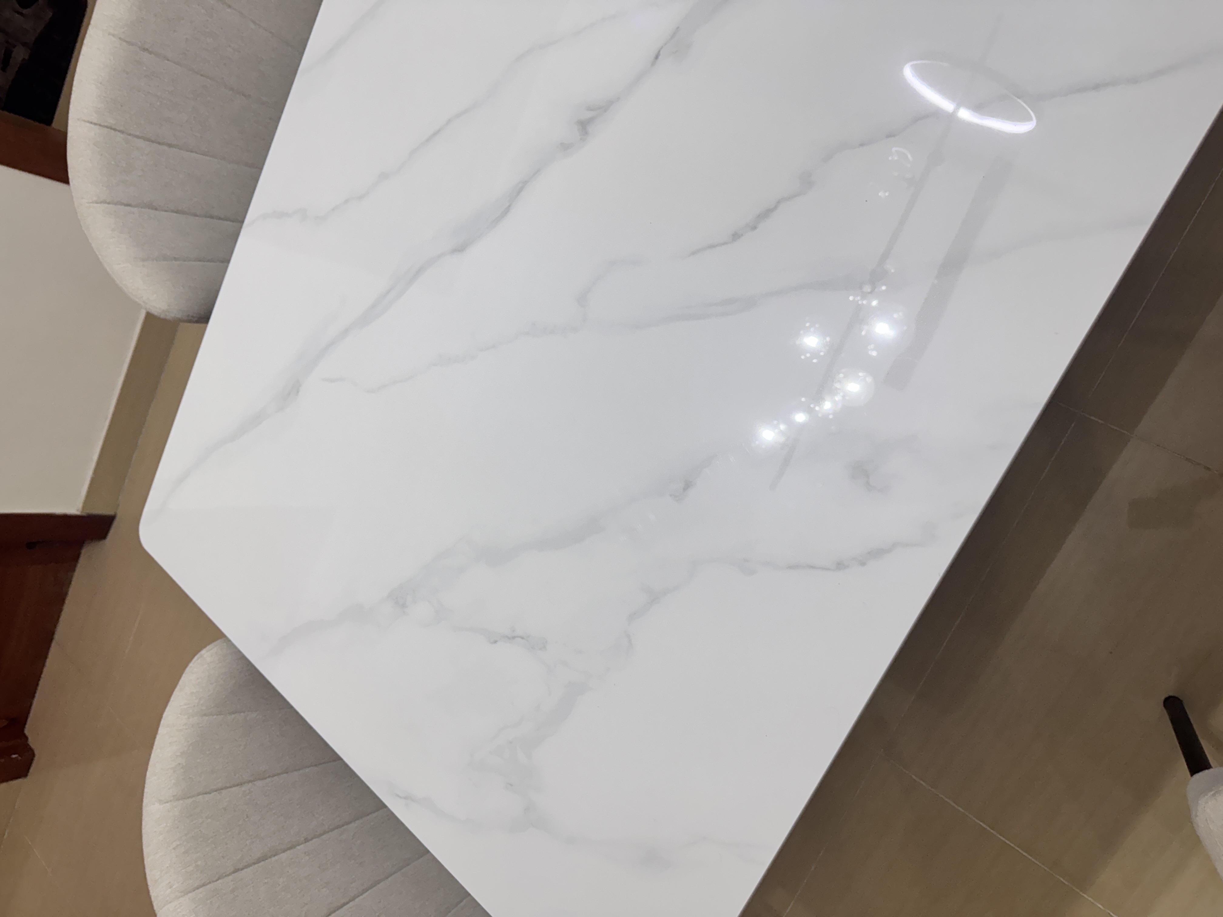 muebles y colchones - Comedor tope tipo marmol y base de metal negro con 6 sillas 9/10 1