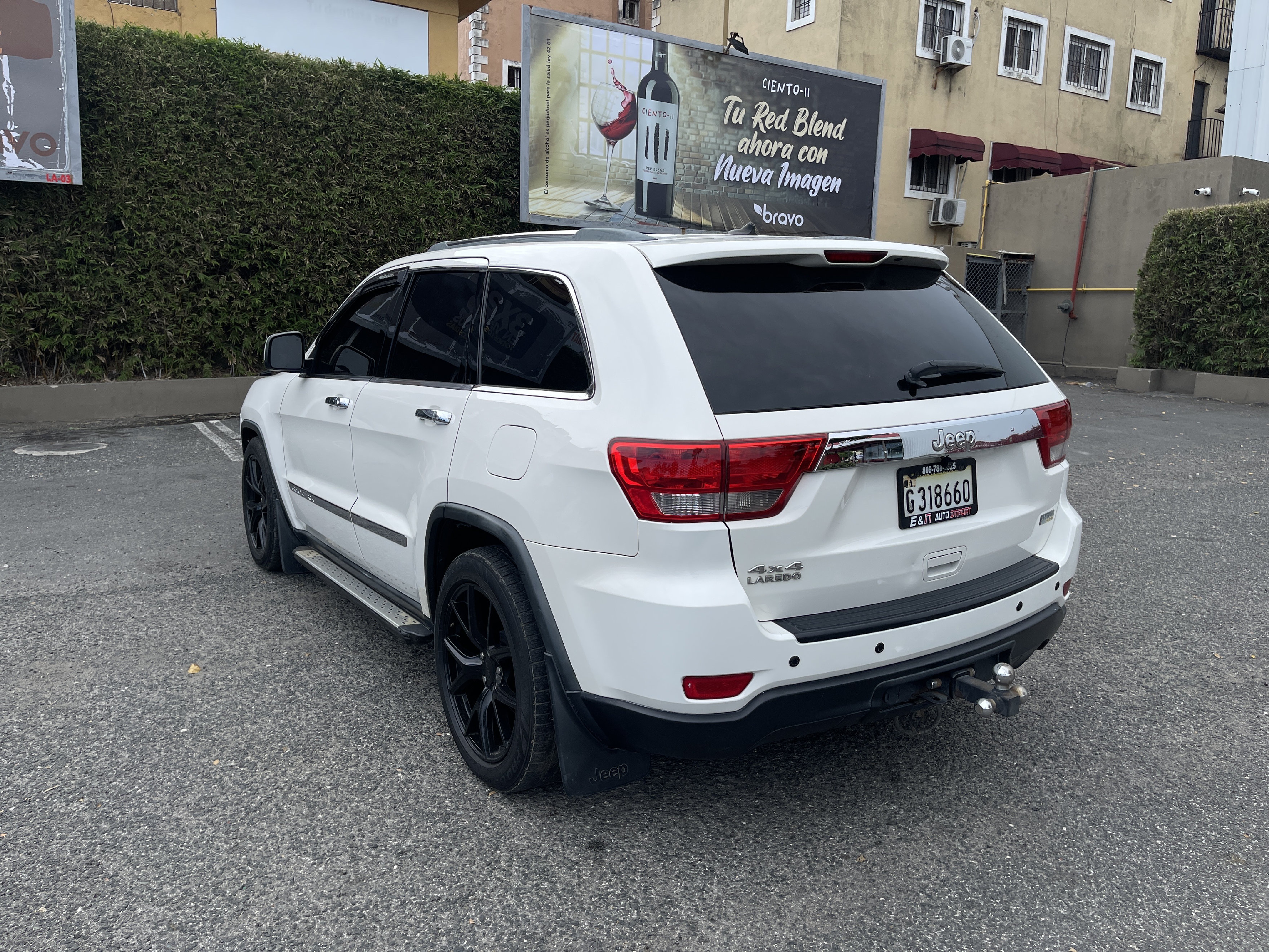 jeepetas y camionetas - JEEP CHEROKEE LAREDO 2011 buenas condiciones  4