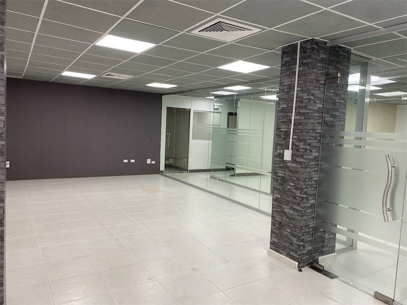 oficinas y locales comerciales - Local corporativo en evaristo 8