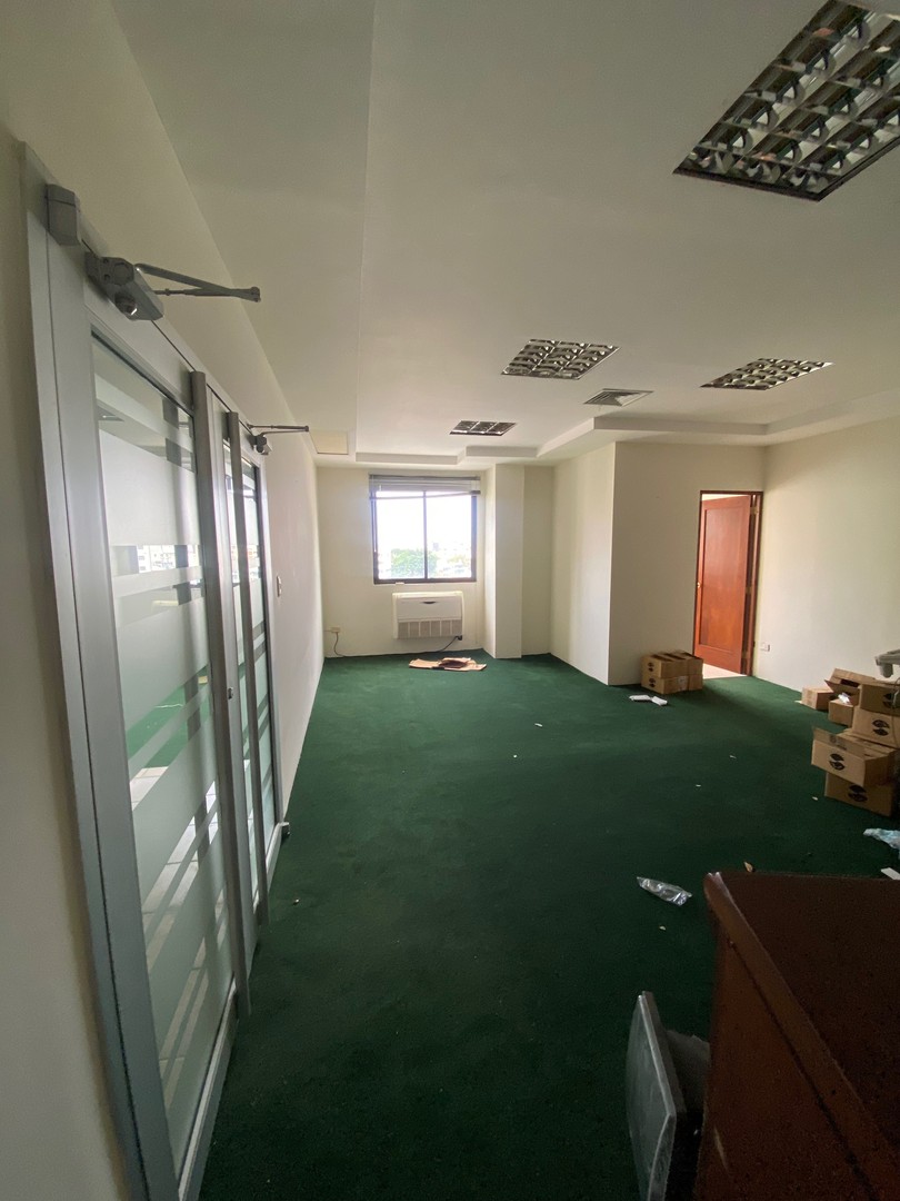 oficinas y locales comerciales - Piantini oficina 126m2 en edificio corporativo 2